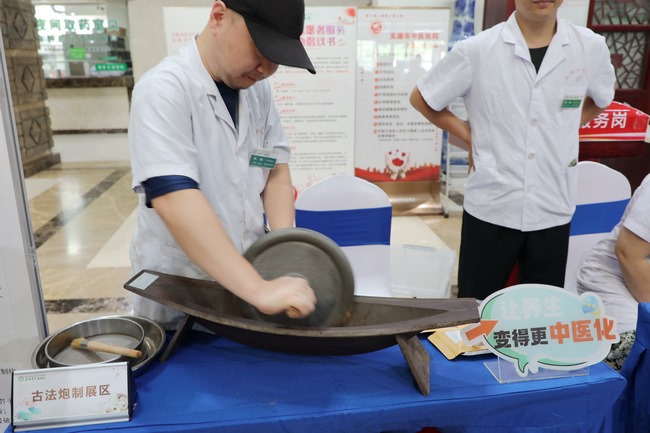 蕪湖市中醫(yī)醫(yī)院舉行中醫(yī)藥文化服務(wù)月暨三伏貼開(kāi)貼活動(dòng)傳承中醫(yī)智慧護(hù)航市民健康(圖11)
