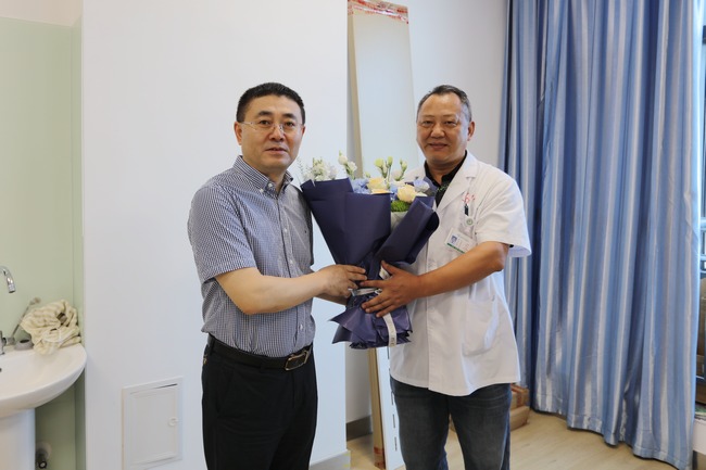 德馨于行 技精于勤|院領(lǐng)導(dǎo)一線慰問(wèn)暖人心 醫(yī)師節(jié)致敬醫(yī)者顯真情(圖2)