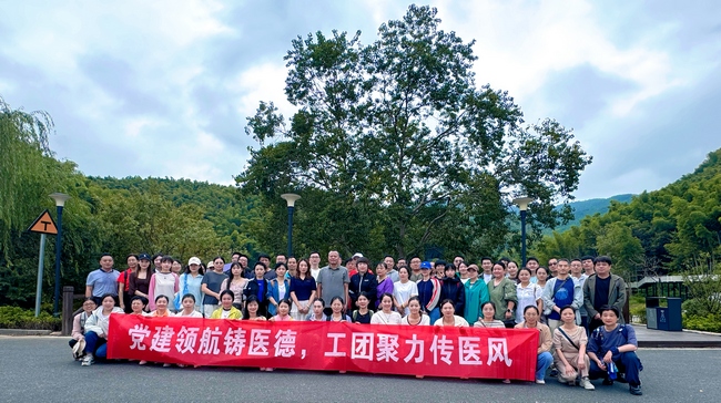 合影 (2) (Copy).jpg