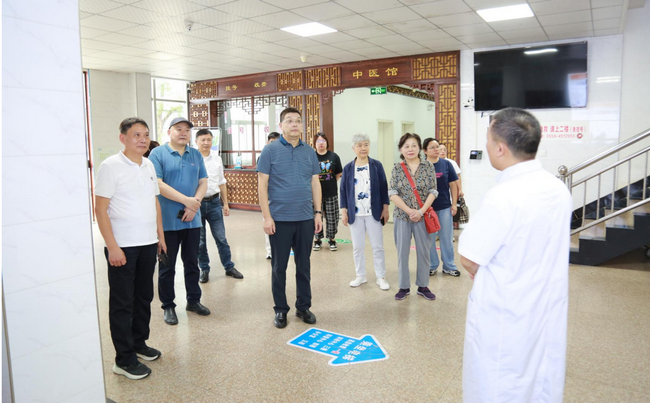 循跡醫(yī)脈，傳承薪火：蕪湖市中醫(yī)醫(yī)院名中醫(yī)藥工作室開(kāi)展中醫(yī)藥溯源研學(xué)活動(dòng)(圖4)